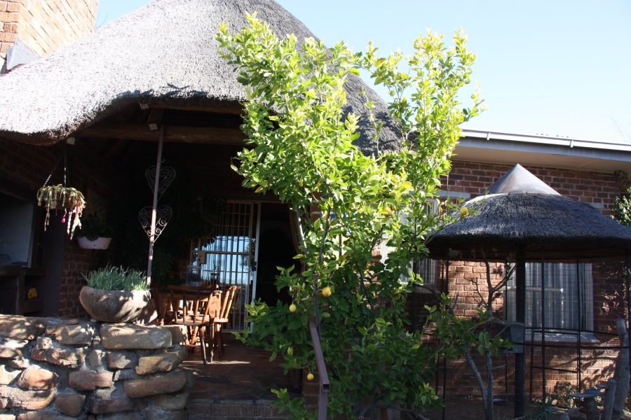 4 Bedroom Property for Sale in Langenhovenpark Free State